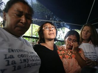 Olga Lopez, Norma Cruz and Raquel Par, after receiving the news of the acceptance of the procedures for revocation.